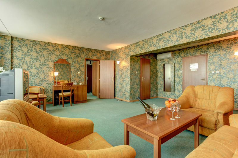 Hemus Hotel Sofia Exterior photo