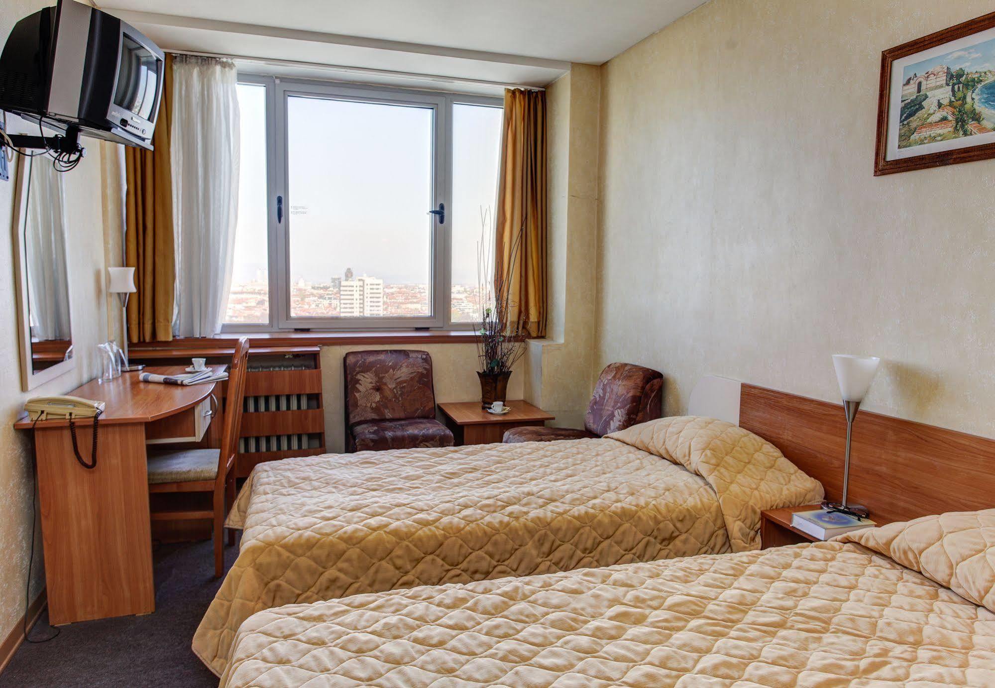 Hemus Hotel Sofia Exterior photo